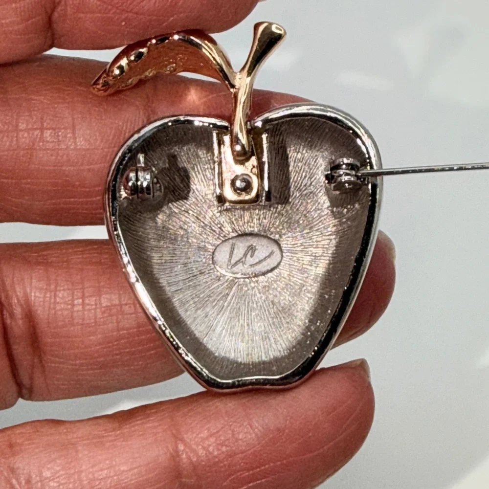 Liz Claiborne Apple Brooch Women OS Silver Gold Two-Tone Vintage Teacher Pin